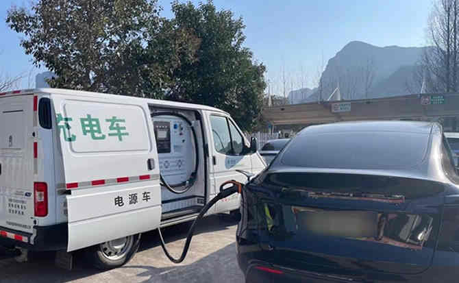 伊通汽车搭电